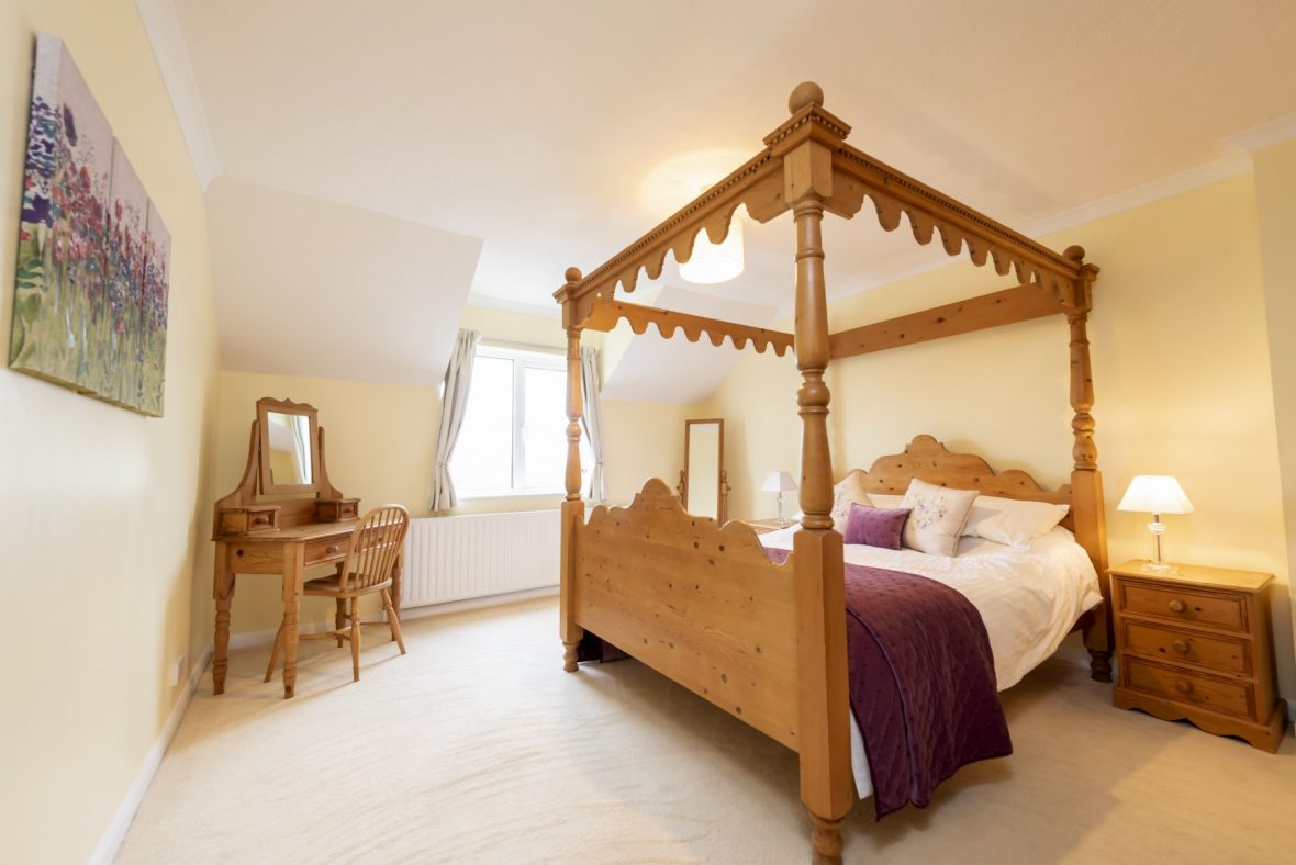 Maple Cottage four poster queen bedroom Langstone Manor