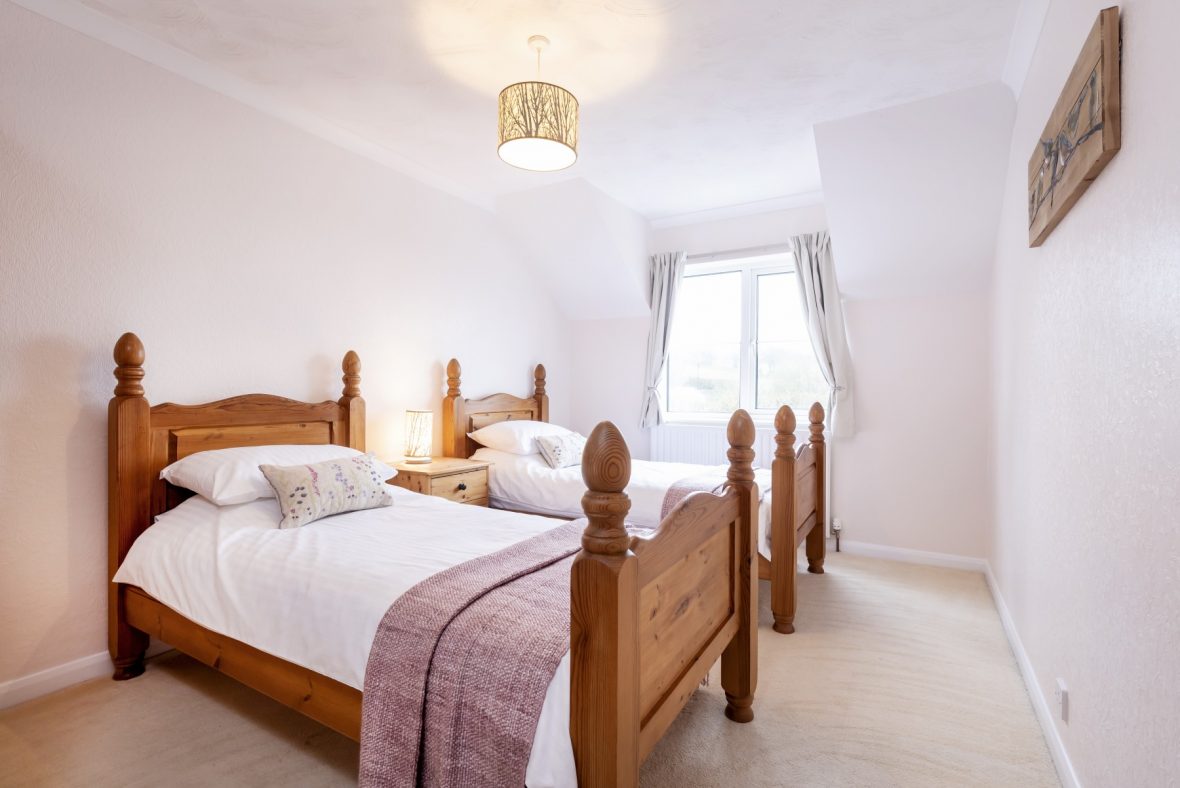 Maple Cottage twin bedroom Langstone Manor